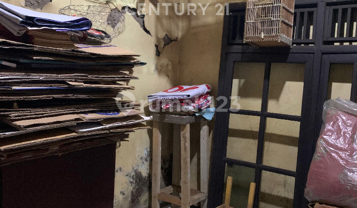 House with a strategic location by the main road in Central Jakarta S9085 2