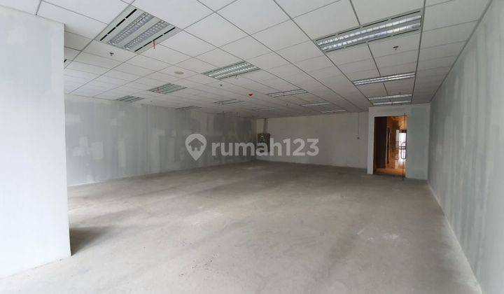 Disewakan Kantor Pakuwon Tower Jakarta 600m2 Kondisi Bare 1