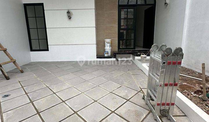 Rumah 3 Lantai Baru Semi Furnished di Griya Loka Bsd, Tangerang 2