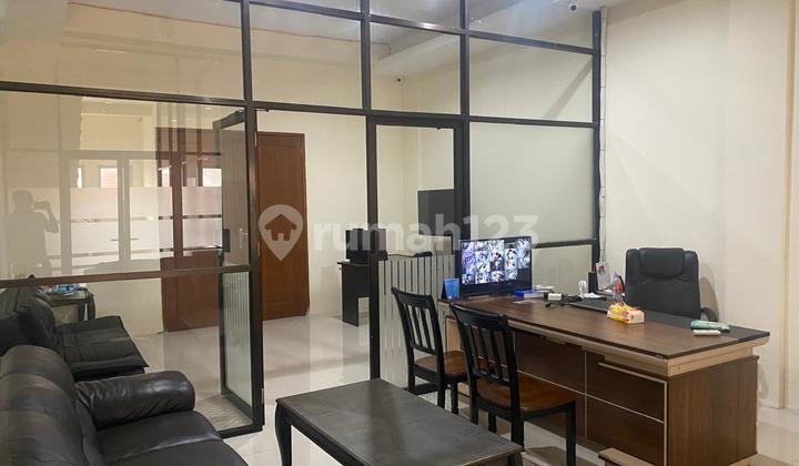 For sale, shop house ready to use on Indragiri Street, Central Surabaya. 1