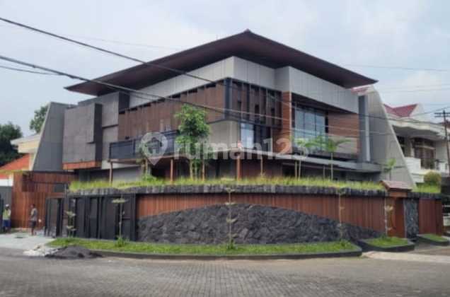 Jual Rumah Mewah Manyar Kertoadi