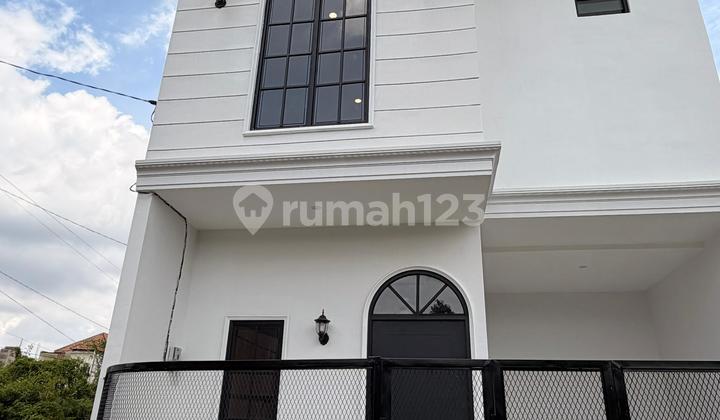 Timeless Modern Residence