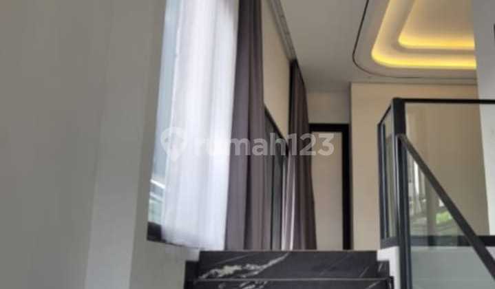 Jual Rumah Mewah Manyar Kertoadi