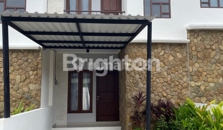 RUMAH EXCLUSIVE TROPICAL MODERN DESIGN 2 LT / 2 BR FURNISHED DI TAMAN SARI 1