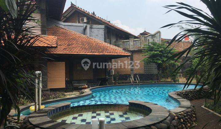 Mewah Kolam Renang Full Furnish  Cepat Cipayung Jakarta Timur