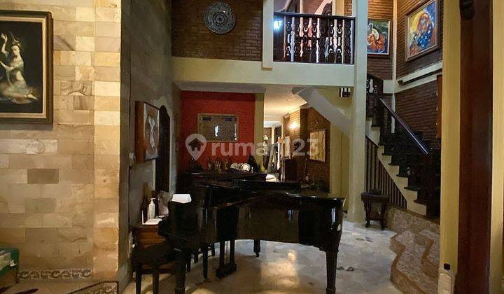 Mewah Kolam Renang Full Furnish  Cepat Cipayung Jakarta Timur