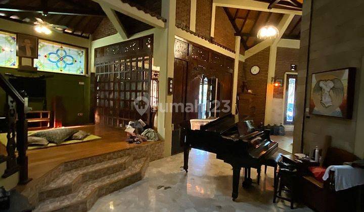 Mewah Kolam Renang Full Furnish  Cepat Cipayung Jakarta Timur