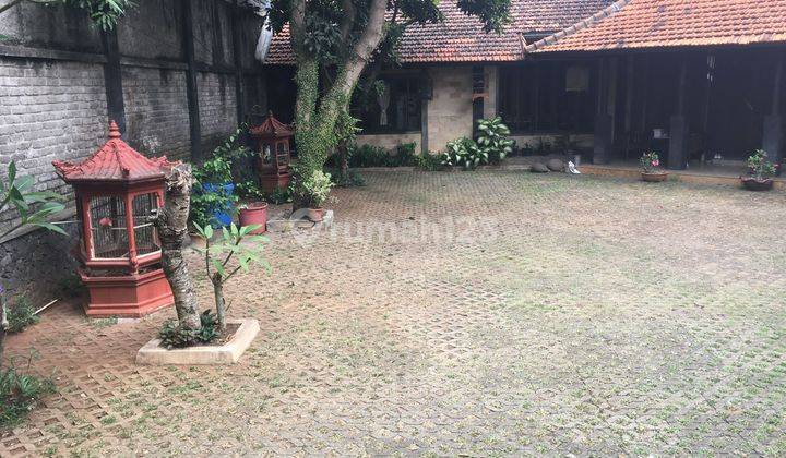 Mewah Kolam Renang Full Furnish  Cepat Cipayung Jakarta Timur