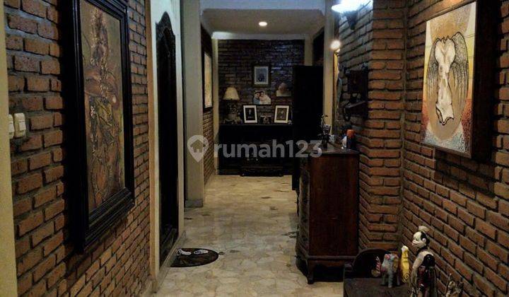 Mewah Kolam Renang Full Furnish  Cepat Cipayung Jakarta Timur