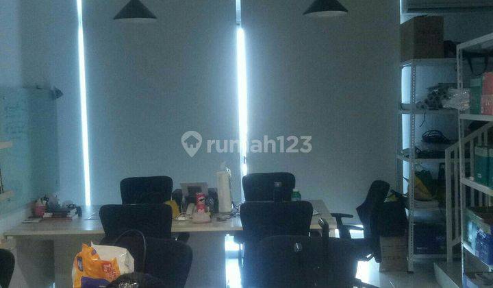 ruang tamu apartemen soho lokasi central park