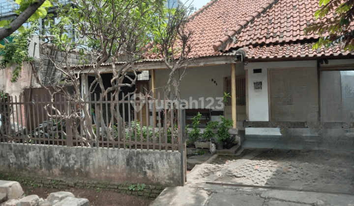 Rumah siap huni cocok untuk usaha  10,5 M nego Jakarta timur  1