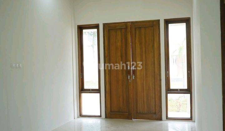ruang tamu rumah 2 lantai dekat fk