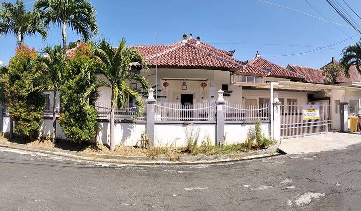 Nice Unfurnished 2 Storey House on Jalan Taman Bali, Badung 2