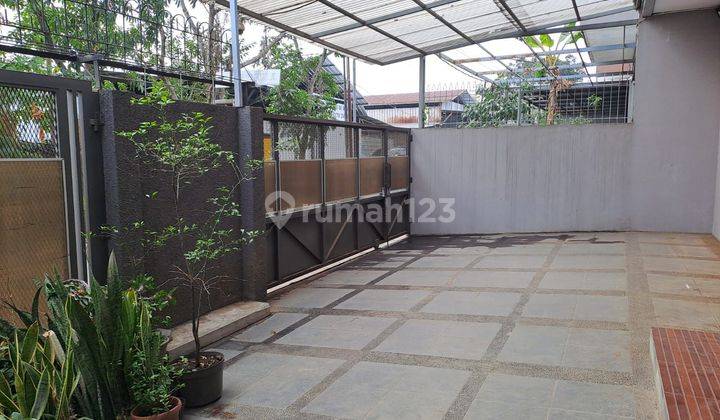 Dijual rumah dengan kamar tidur 4 + 1 dekat ke mainroad jl. Margacinta  2