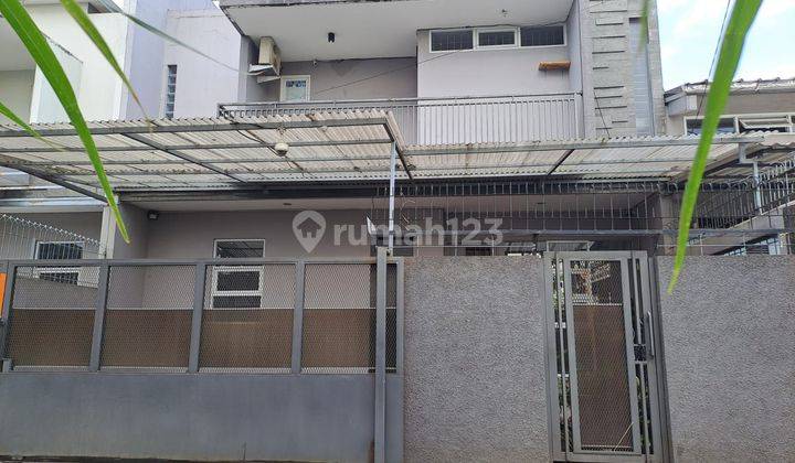 Dijual rumah dengan kamar tidur 4 + 1 dekat ke mainroad jl. Margacinta  1