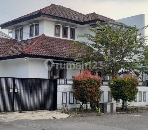 Rumah 2 lantai terawat dan siap huni di Bandung Timur 1