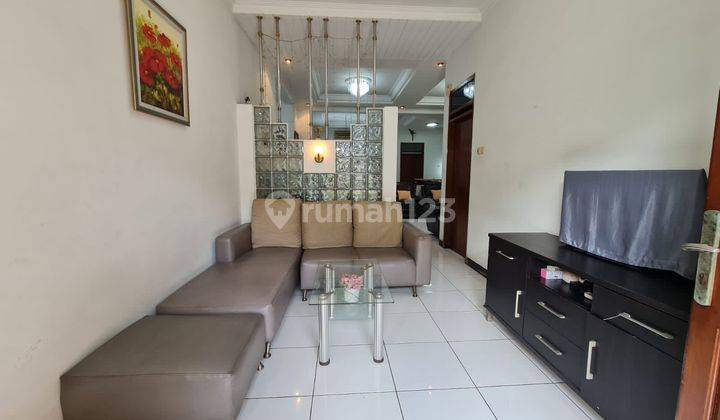 Rumah klasik modern di area Holis 2