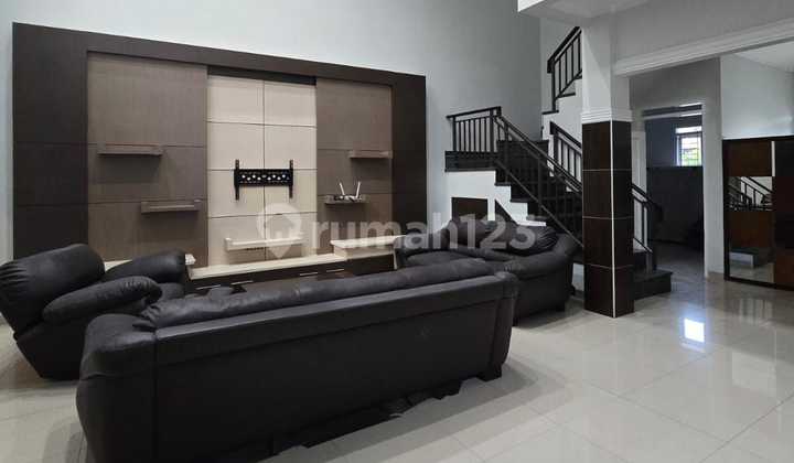 Rumah Cakep Semi Furnished Hadap Selatan Kamar Tidur 4+1 Lebar Muka 9m Di Batununggal