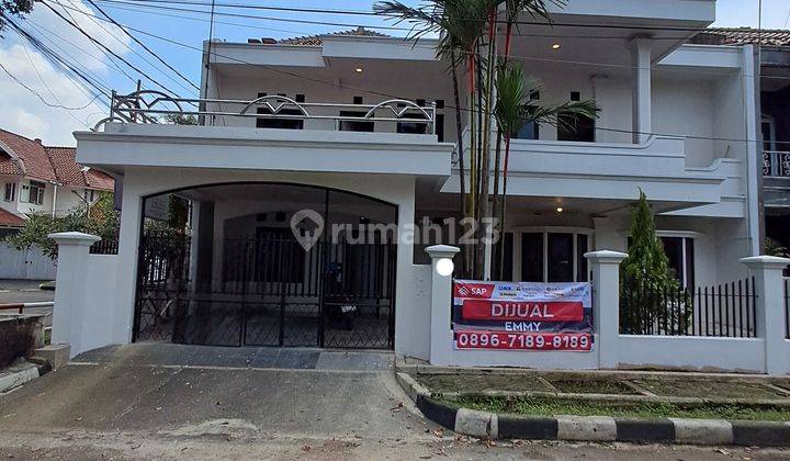 Rumah Cantik Putih Bersih 2 Lantai Lokasi Strategis Di Bandung Timur