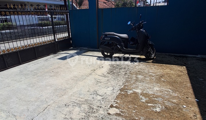 House Suitable for Office and Residence on the Side of Jl Margacinta 2