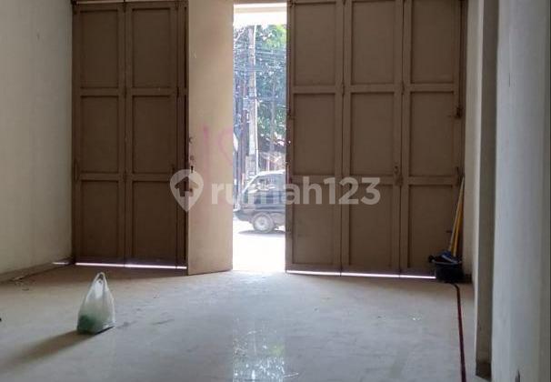 4-Story Shop House Suitable for Office in Bojongsoang 2