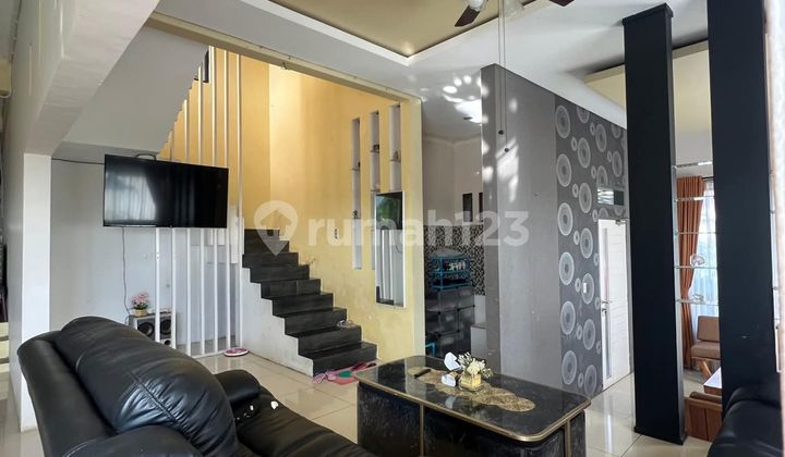 Vila Di Tengah Kota Dengan View Gunung Vila Di Tengah Kota Dengan View Gunung