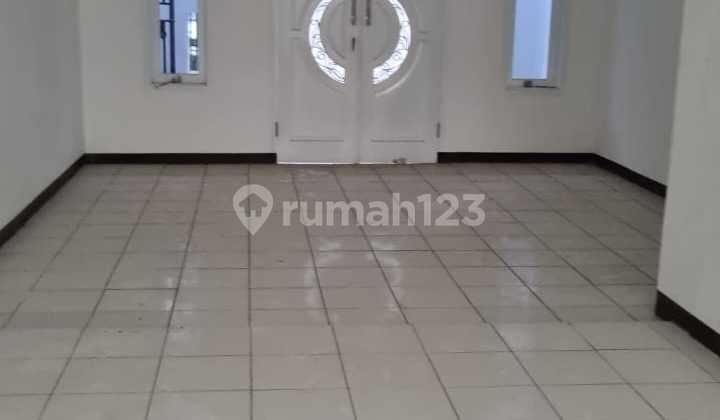 Rumah 2 Lantai Semi Furnished Di Sarijadi Rumah 2 Lantai Semi Furnished Di Sarijadi
