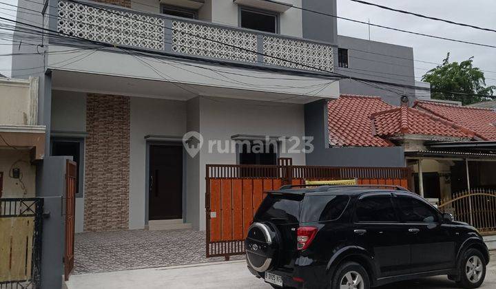 Di Jual Rumah 2 Lantai Adap Barat di Harapan Indah 1 Bekasi 1