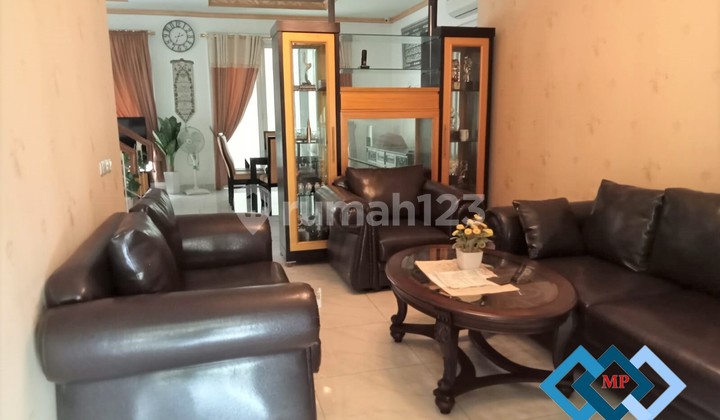Ready-to-Occupy House, 2 Floors, In Legenda Wisata 2