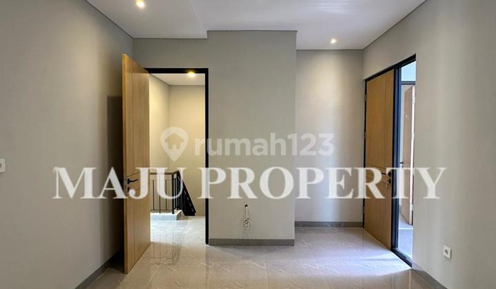 Rumah Mewah Di Kota Wisata, Siap Huni 2