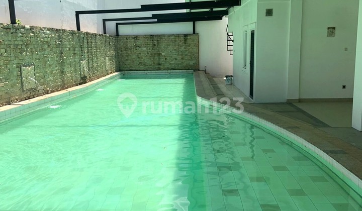 Rumah Bagus Ada Kolam Renang, di Legenda Wisata 2