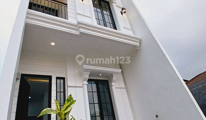 Rumah 2 Lantai Murah Konsep Mediterania Klasik 2