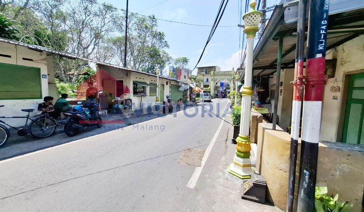 The House Looks Ordinary But Inside It's Extraordinary 2