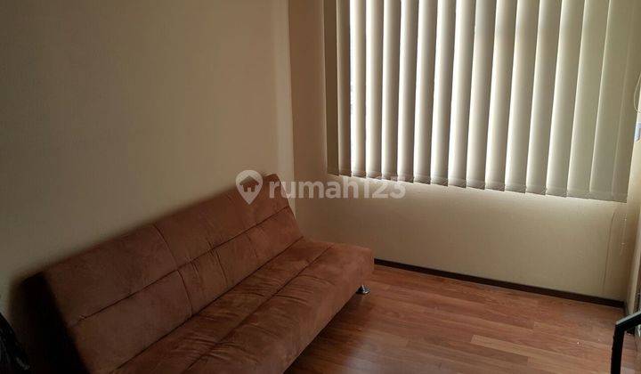 ruang tamu apartemen minimalis modern siap huni