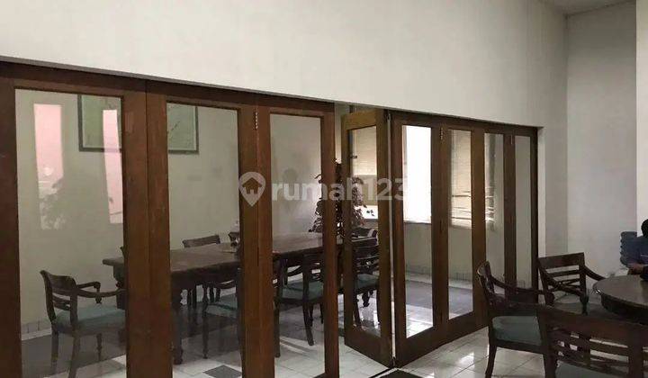 Ruang usaha 3 Lantai di Cihampelas, Bandung 1