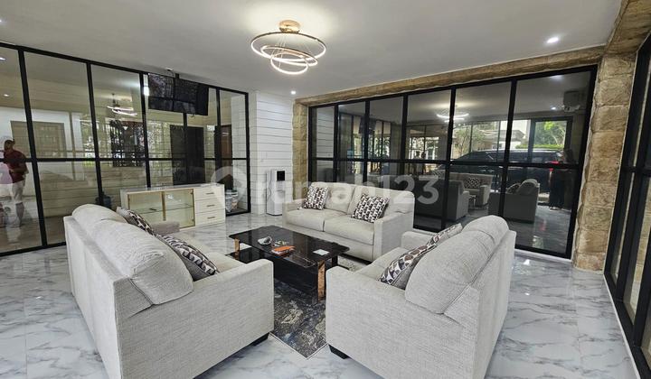 Rumah Luas Super Mewah di Boulevard Diponegoro, Karawaci 2