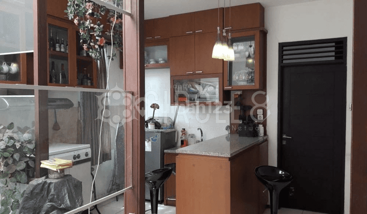 Rumah 3 Lantai Bagus Furnished SHM di Pasteur, Bandung 1