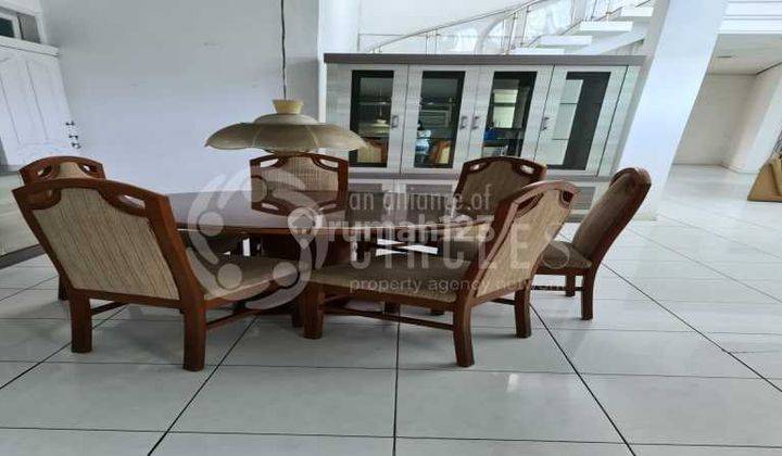 Disewakan Rumah Mewah Kawasan Cipaganti Permai 5