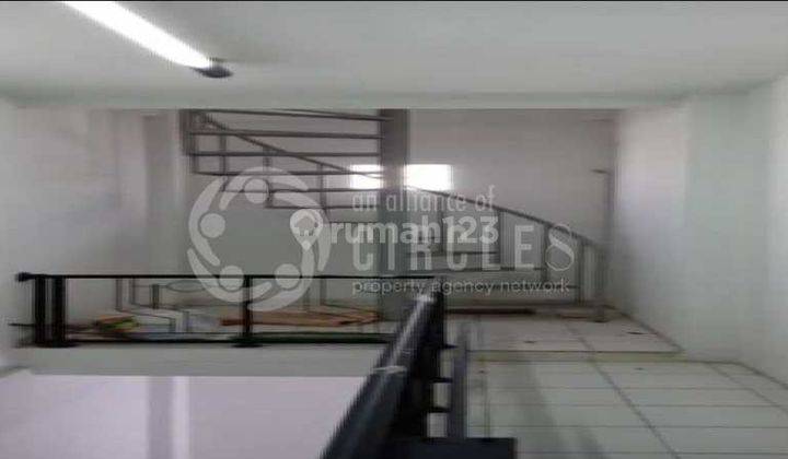 Disewakan Ruko 3 Lantai Lokasi Pasteur 2
