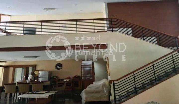Disewakan Rumah Mewah Semi Furnished di Ciumbuleuit 2