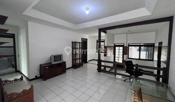 Rumah Bagus Unfurnished SHM di Tubagus Ismail, Bandung 1