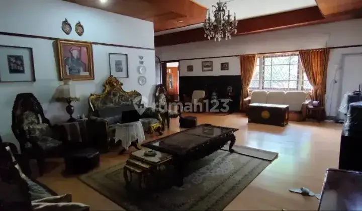 Rumah 2 Lantai Bagus Unfurnished HGB di Coblong, Bandung 1