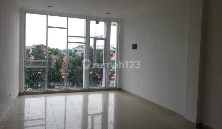 Ruko 3 Lantai di Surya Sumantri, Bandung 225 M Bagus SHM 1