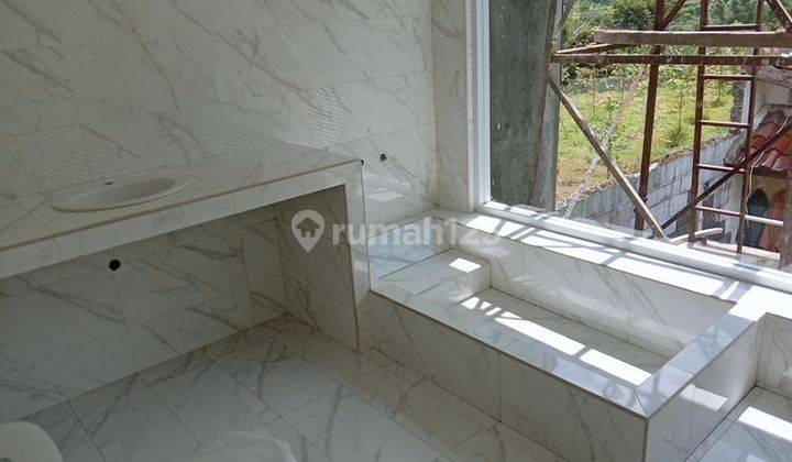 Turun Harga Rumah 2 Lantai Unfurnished SHM di Lembang, Bandung 2