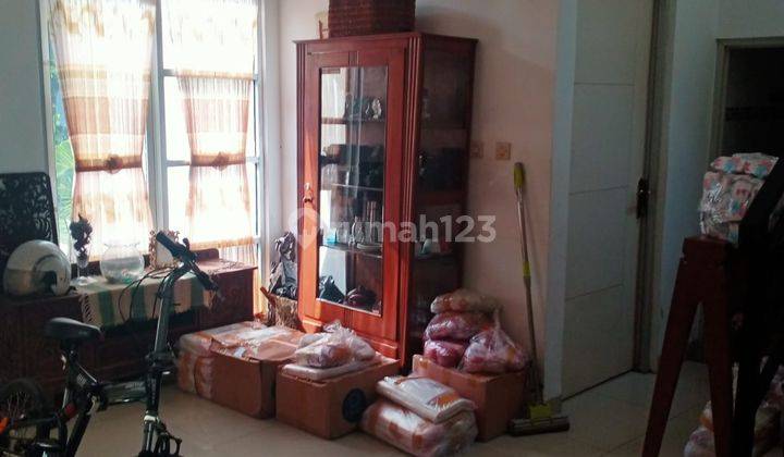 Rumah 2 Lantai Bagus Unfurnished SHM di Sariwangi, Bandung 1