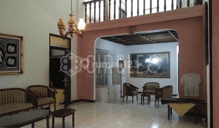 Rumah 2 Lantai Bagus Unfurnished SHM di Geger Kalong, Bandung 1