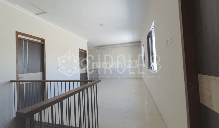 Rumah 2 Lantai Semi Furnished di Taman Holis Indah, Bandung 2