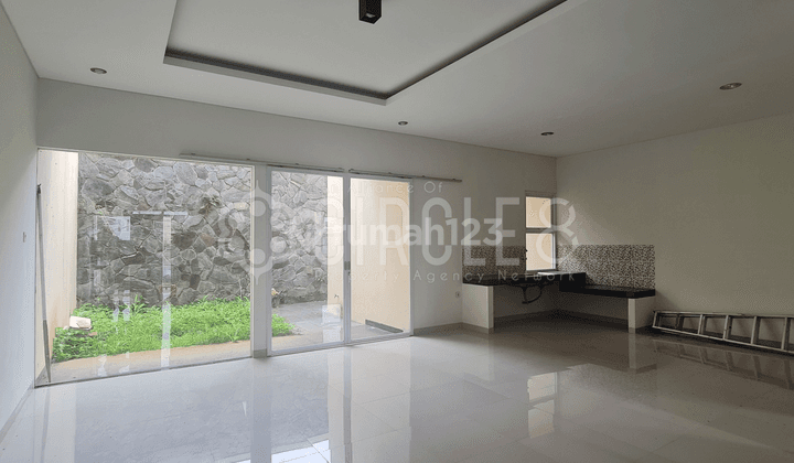 Rumah 3 Lantai Bagus Unfurnished SHM di Pondok Hijau, Bandung 1