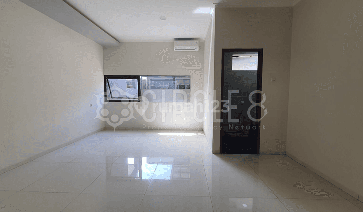 Rumah 2 Lantai Semi Furnished di Taman Holis Indah, Bandung 1