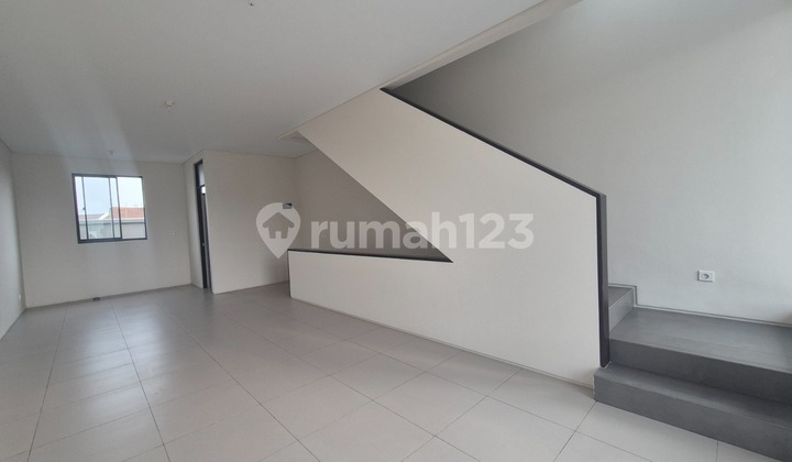 For Rent Ready-to-Occupy Shop House in Kota Baru Parahyangan 1